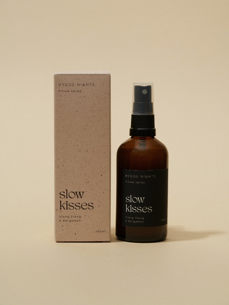 Slow kisses – pillow spray od HYGGE NIGHTS