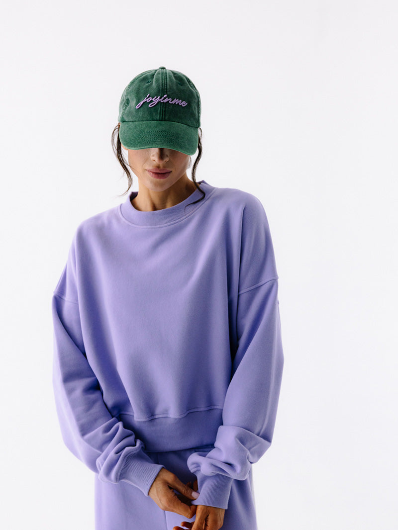 Fioletowa bawełniana damska bluza oversize Spark - widok na szeroki fason i rękawy ze ściągaczami