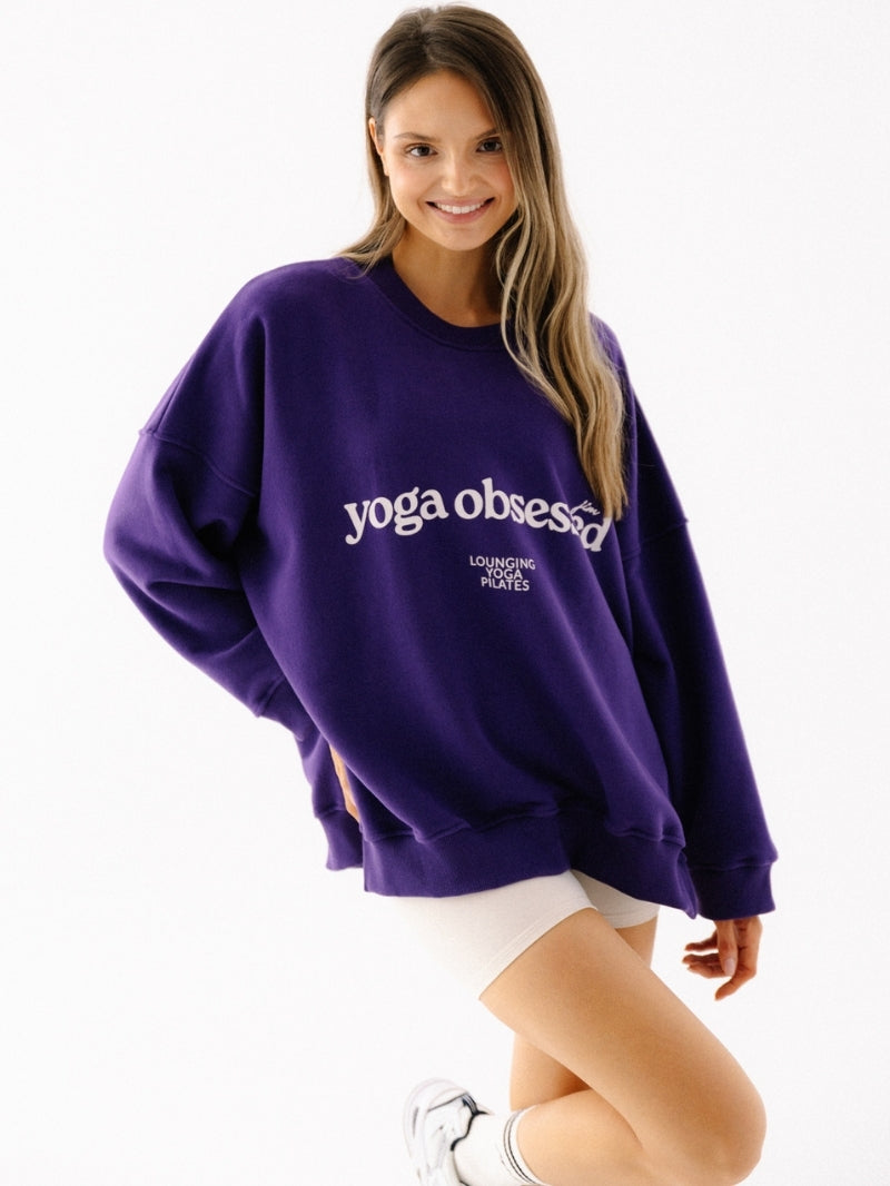 Luźna bawełniana bluza oversize KIND w fioletowym kolorze z nadrukiem yoga obsessed