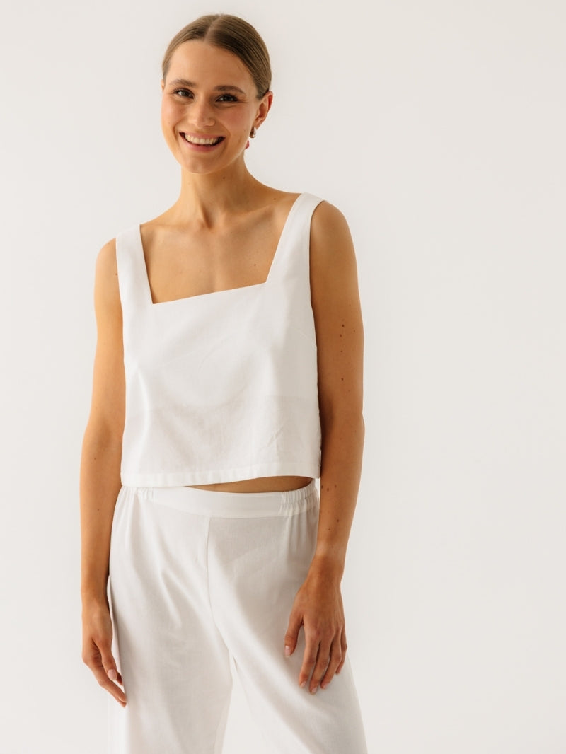 Kremowy lniany top damski z kwadratowym dekoltem - widok z przodu