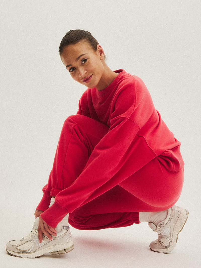 Luźne bawełniane spodnie dresowe, czerwone KIND - zestaw z białymi buami