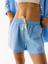Niebieskie luźne szorty damskie z bawełny z wiązaniem - widok na wiązanie ze ściągaczem