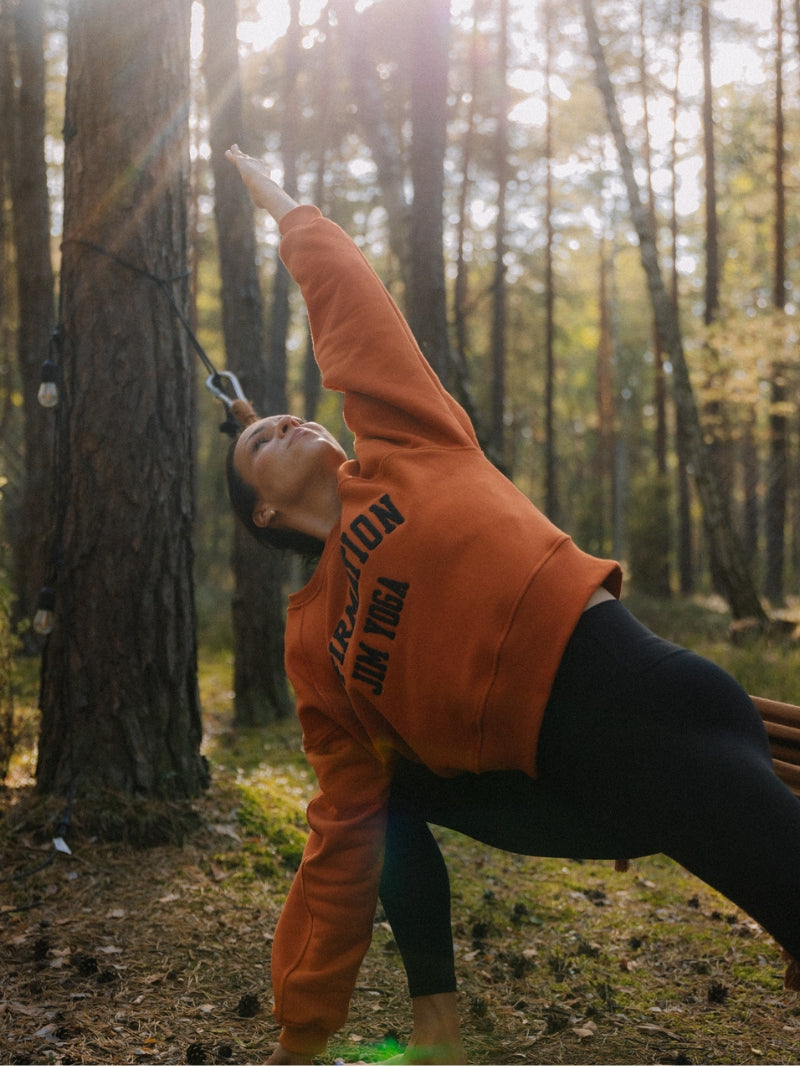 Szeroka bluza oversize w pomarańczowym odcieniu z serii Classic z haftem
Affirmation z wysokiej jakości bawełny
