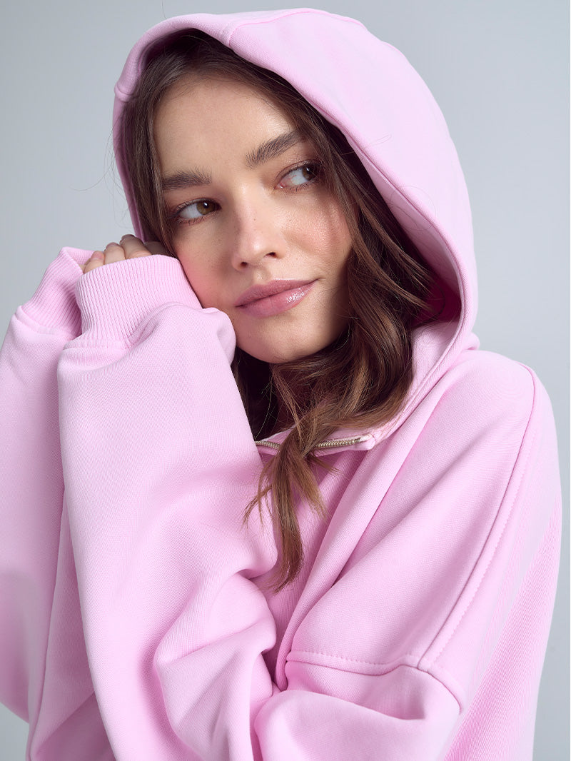 Różowa bawełniana bluza na zamek z kapturem Evolve - zbliżenie na rękawy