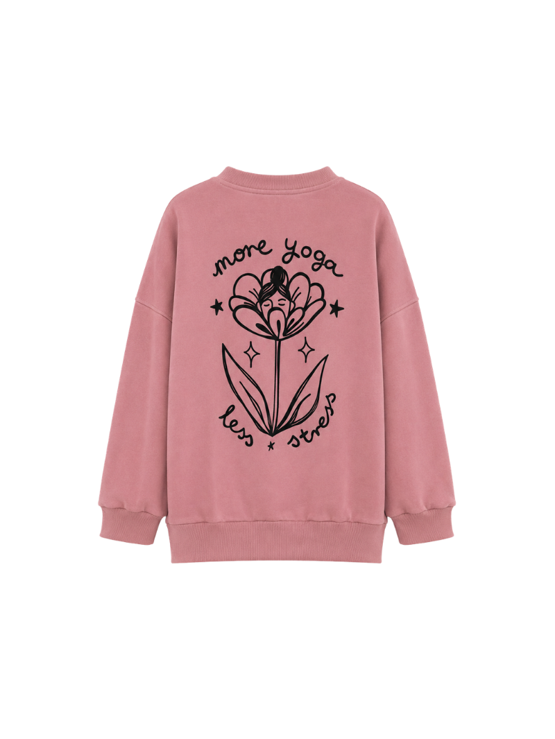 Różowa bluza oversize z nadrukiem more yoga less stress