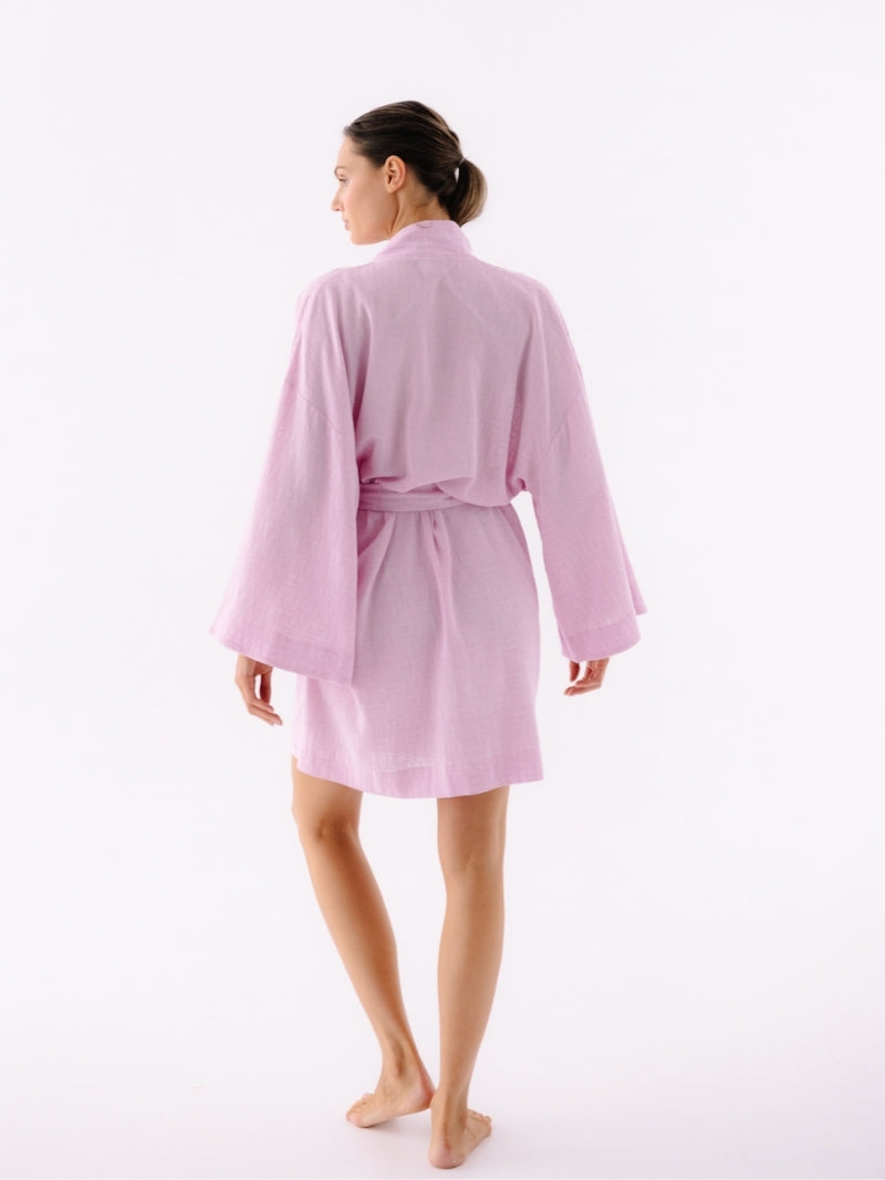 Minimalistyczne, luźne kimono damskie w różowym kolorze w kolekcji Hizen