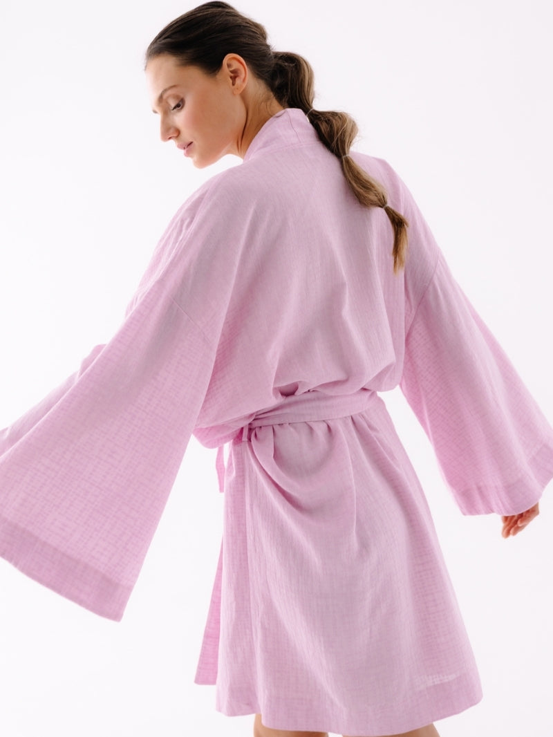Minimalistyczne, luźne kimono damskie w różowym kolorze w kolekcji Hizen z paskiem w JOYINME