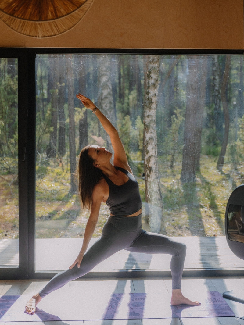 Szare legginsy sportowe Shape Ease z wysokim stanem — nieprześwitujący, elastyczny, oddychający materiał. Świetne na pilates, jogę i trening