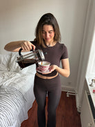 Brązowe legginsy z rozszerzanymi nogawkami w secie loungewear z prążkowaną koszulką