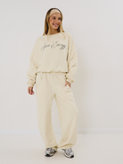 Masełkowa bluza oversize z napisem JOYINME