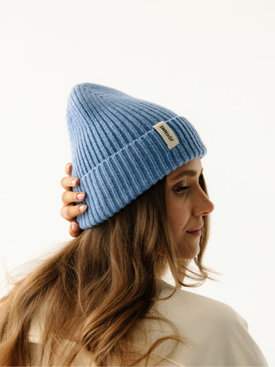 Niebieska damska czapka z wełny merino - beanie
